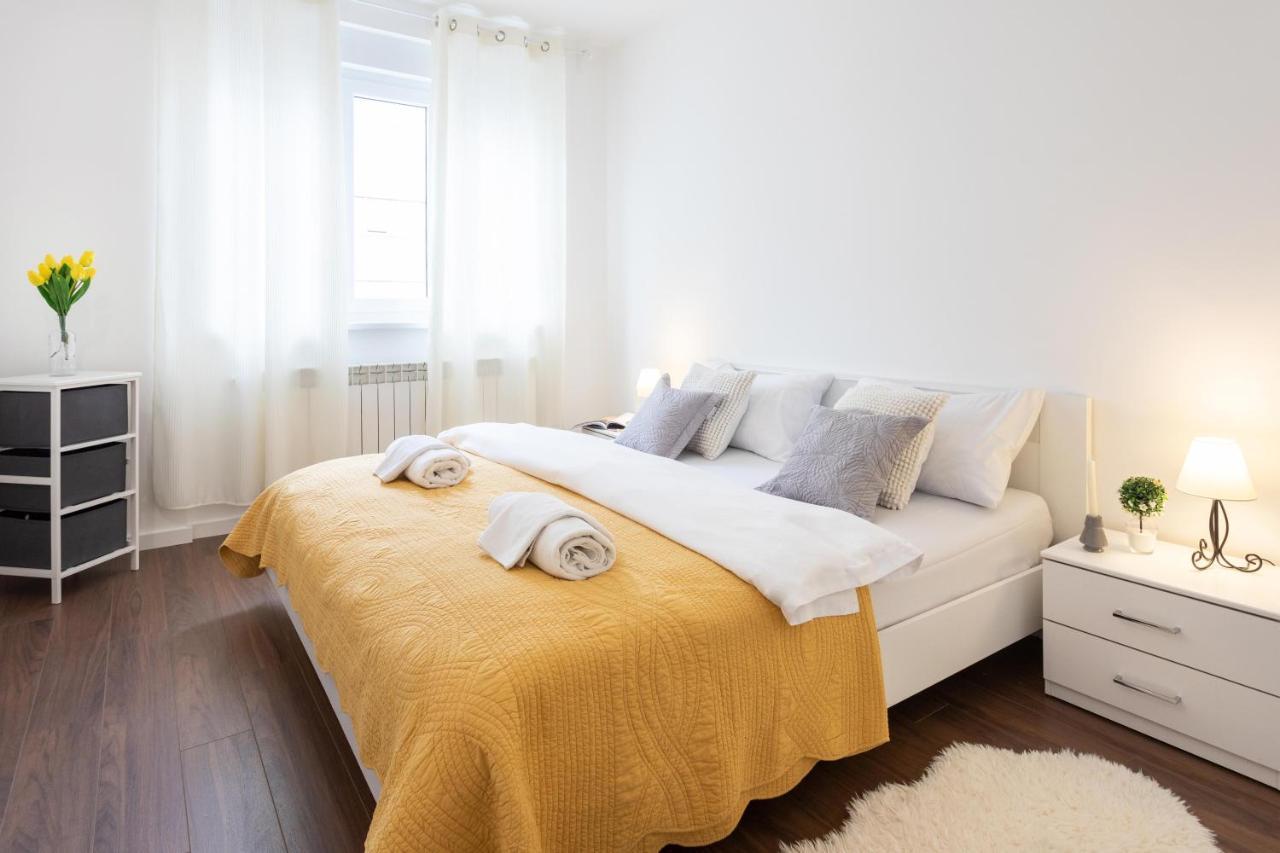 Sunny 2Bdr Apartment With A Balcony 萨格勒布 外观 照片