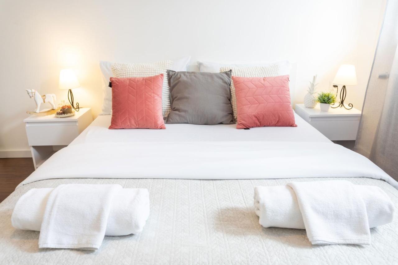 Sunny 2Bdr Apartment With A Balcony 萨格勒布 外观 照片