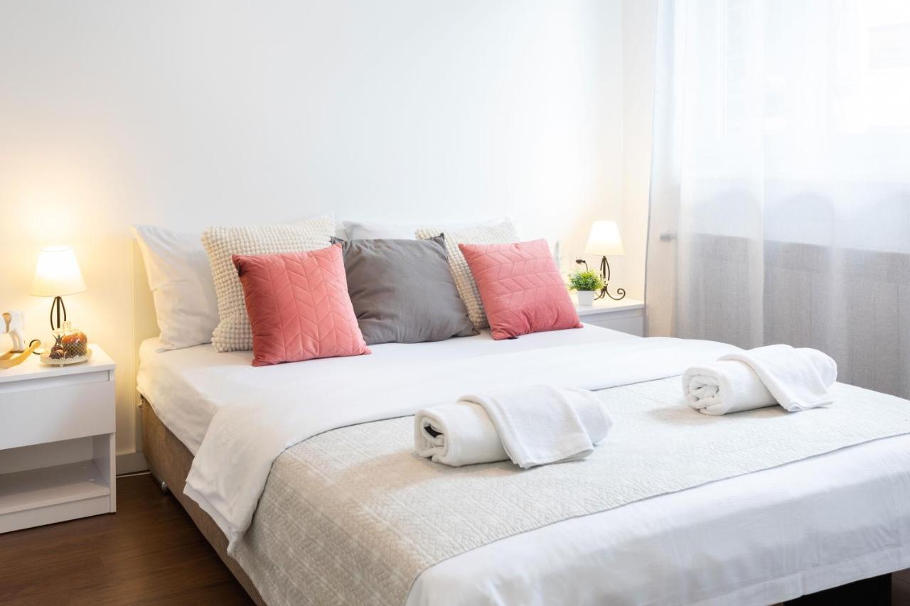 Sunny 2Bdr Apartment With A Balcony 萨格勒布 外观 照片