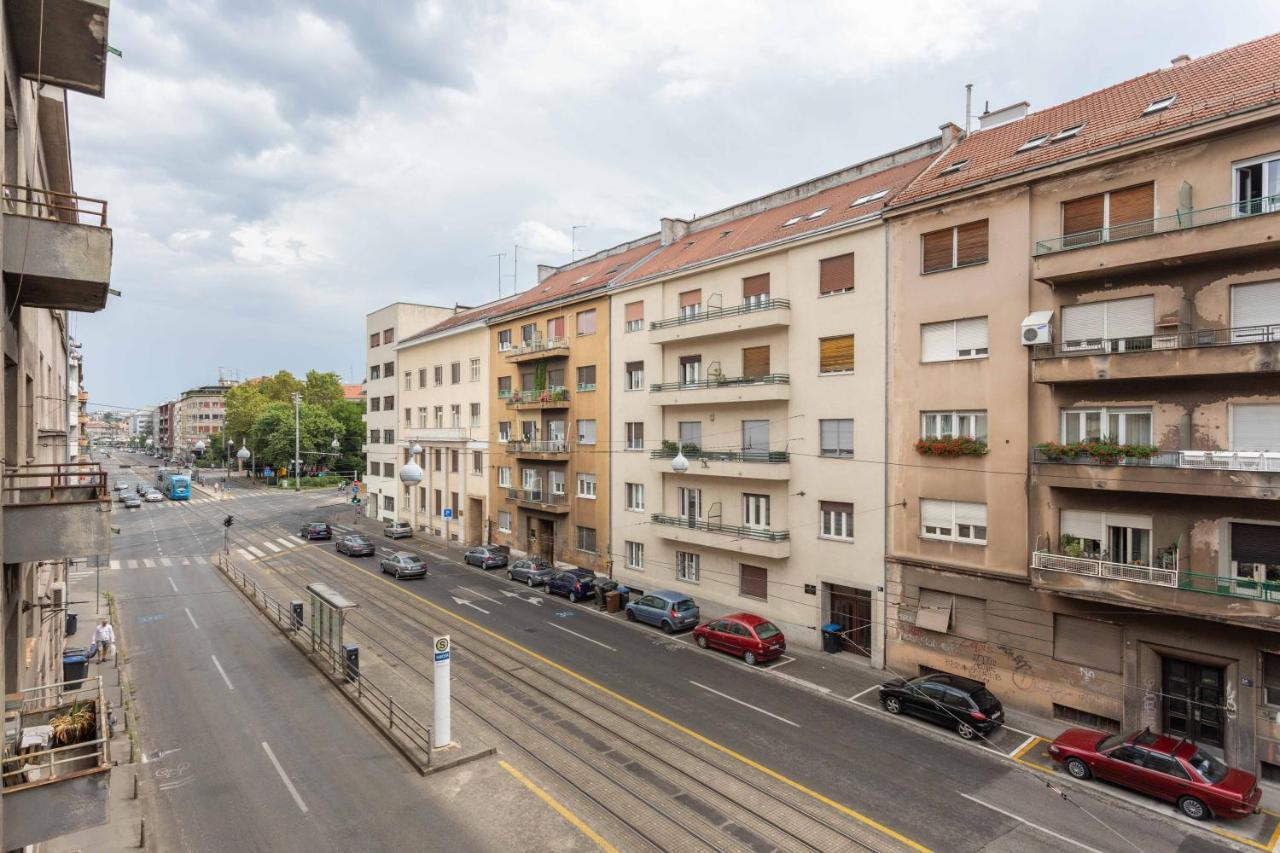 Sunny 2Bdr Apartment With A Balcony 萨格勒布 外观 照片