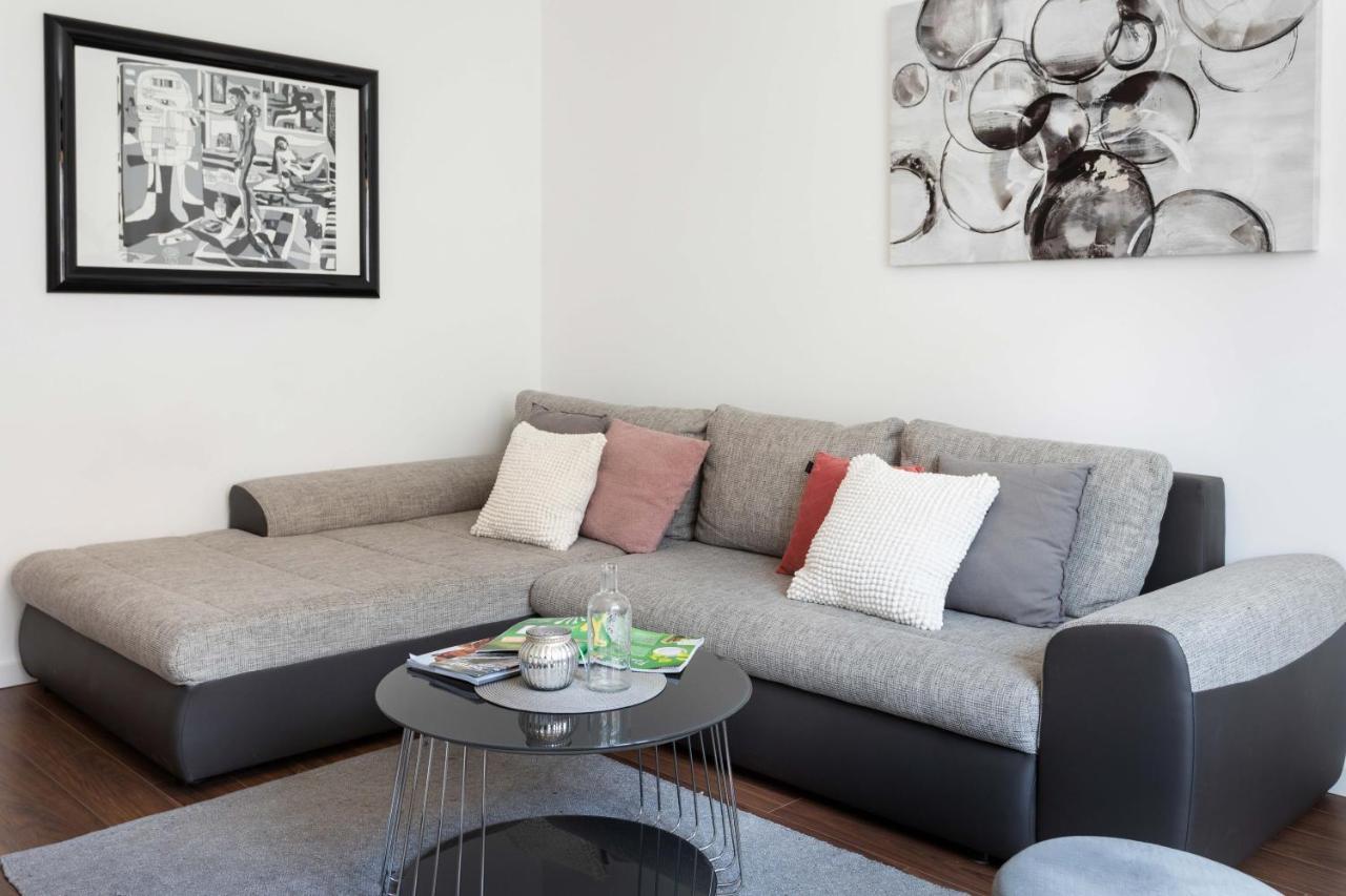 Sunny 2Bdr Apartment With A Balcony 萨格勒布 外观 照片