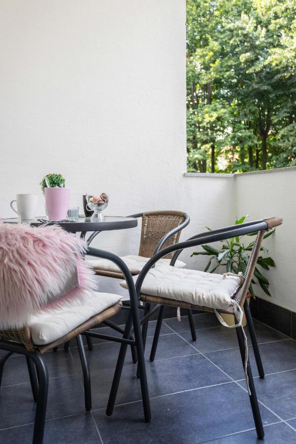 Sunny 2Bdr Apartment With A Balcony 萨格勒布 外观 照片