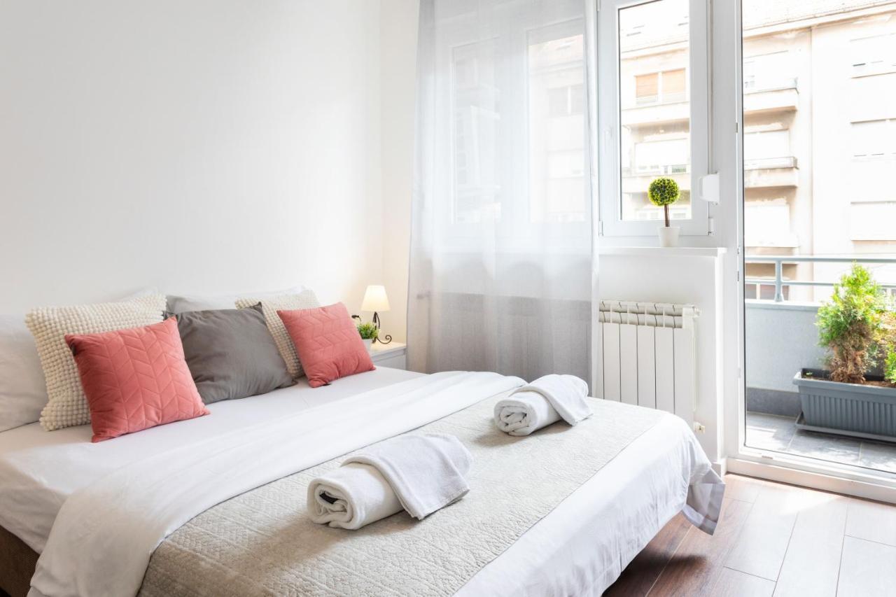 Sunny 2Bdr Apartment With A Balcony 萨格勒布 外观 照片